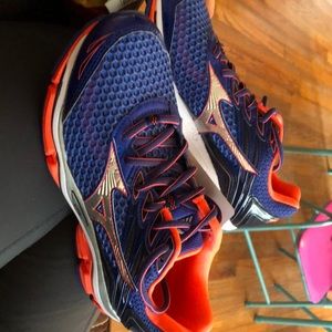 Mizuno wave enigma 6